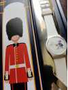Customer picture of Swatch Das Platin-Jubiläum der Königin, wie majestätisch | Uhr mit Farbwechsel GZ711